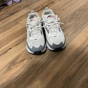 Women’s air Max’s size 8.5